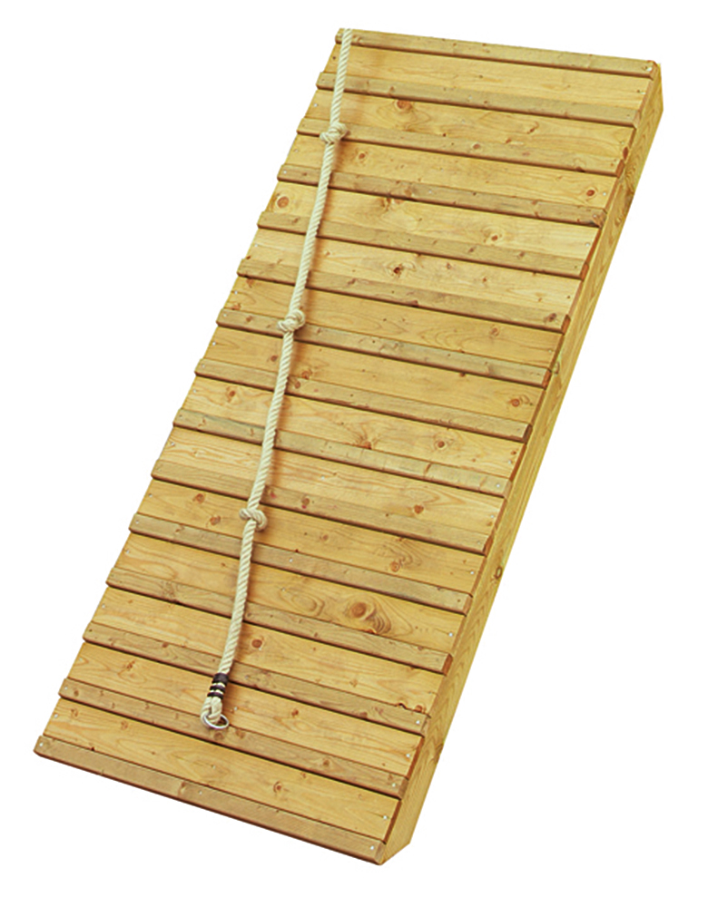 Holzrampe mit Klettertau
