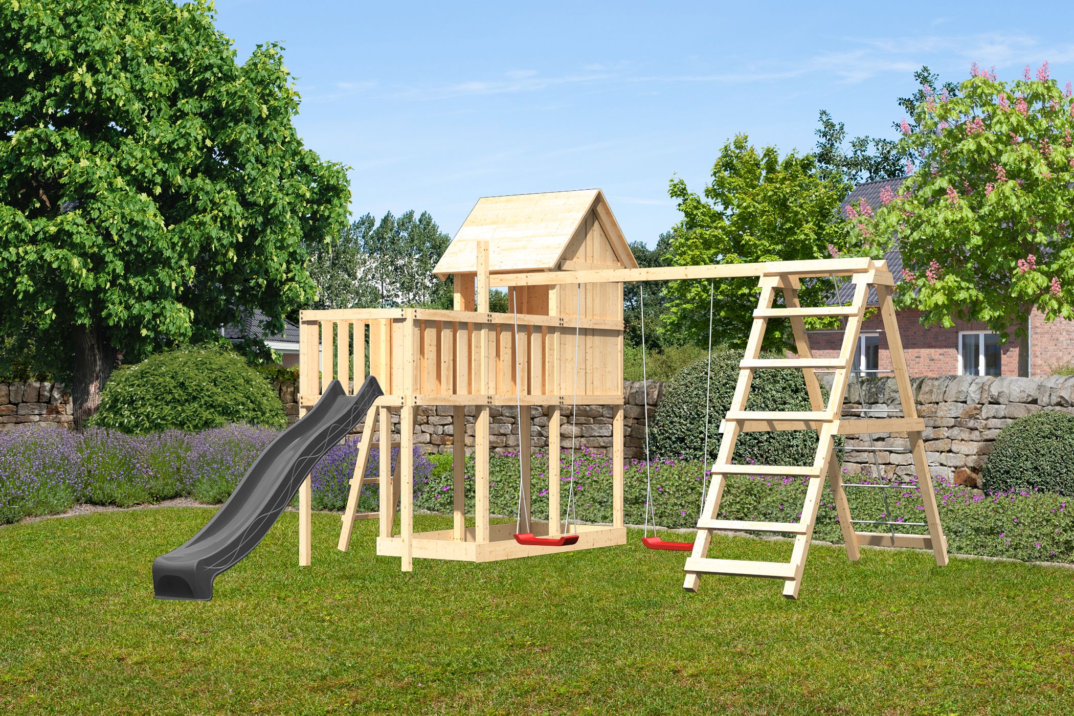 Karibu Spielgerät aus Holz mit Wellenrutsche, im Garten aufgebaut