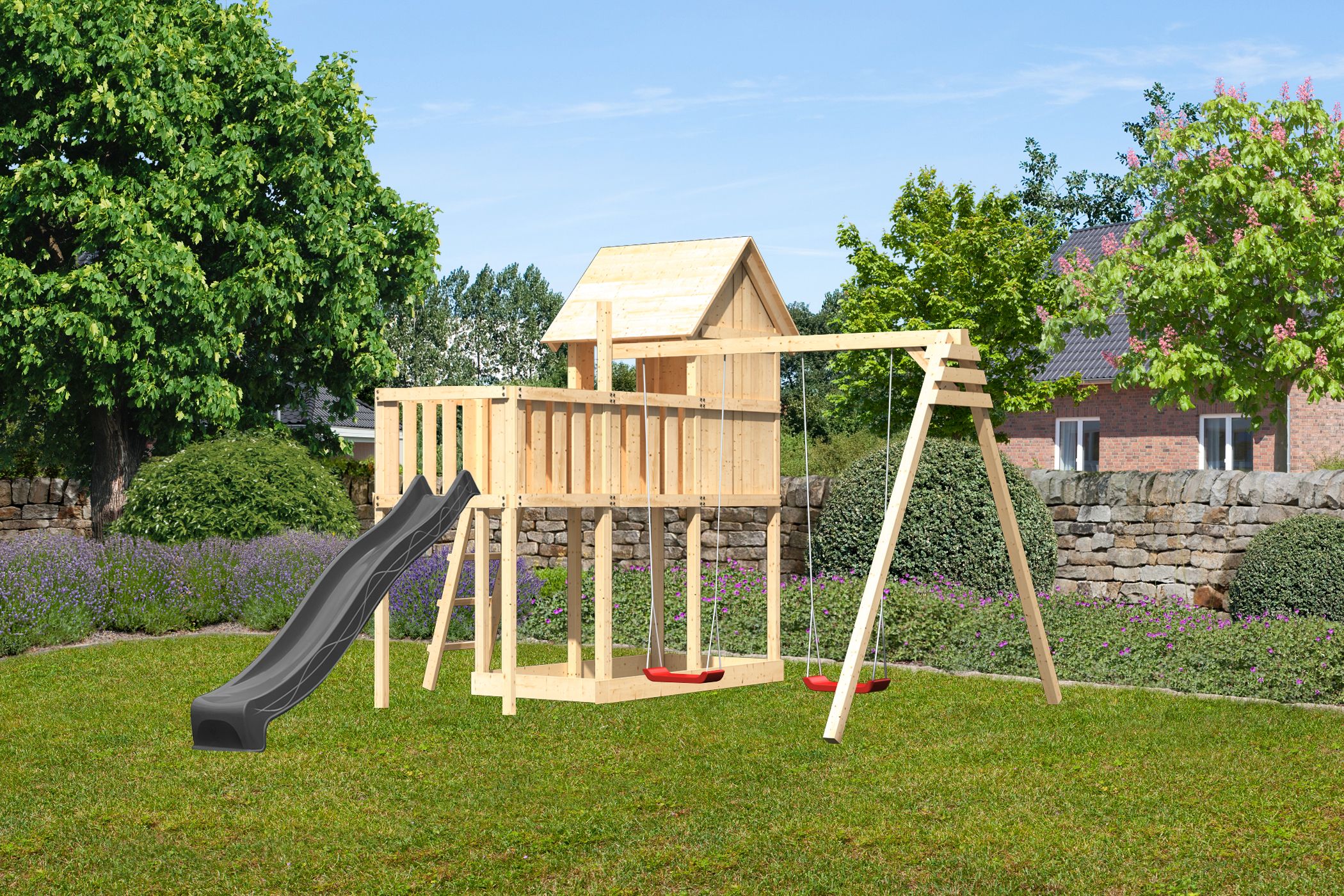 Karibu Spielgerät aus Holz mit Wellenrutsche, im Garten aufgebaut