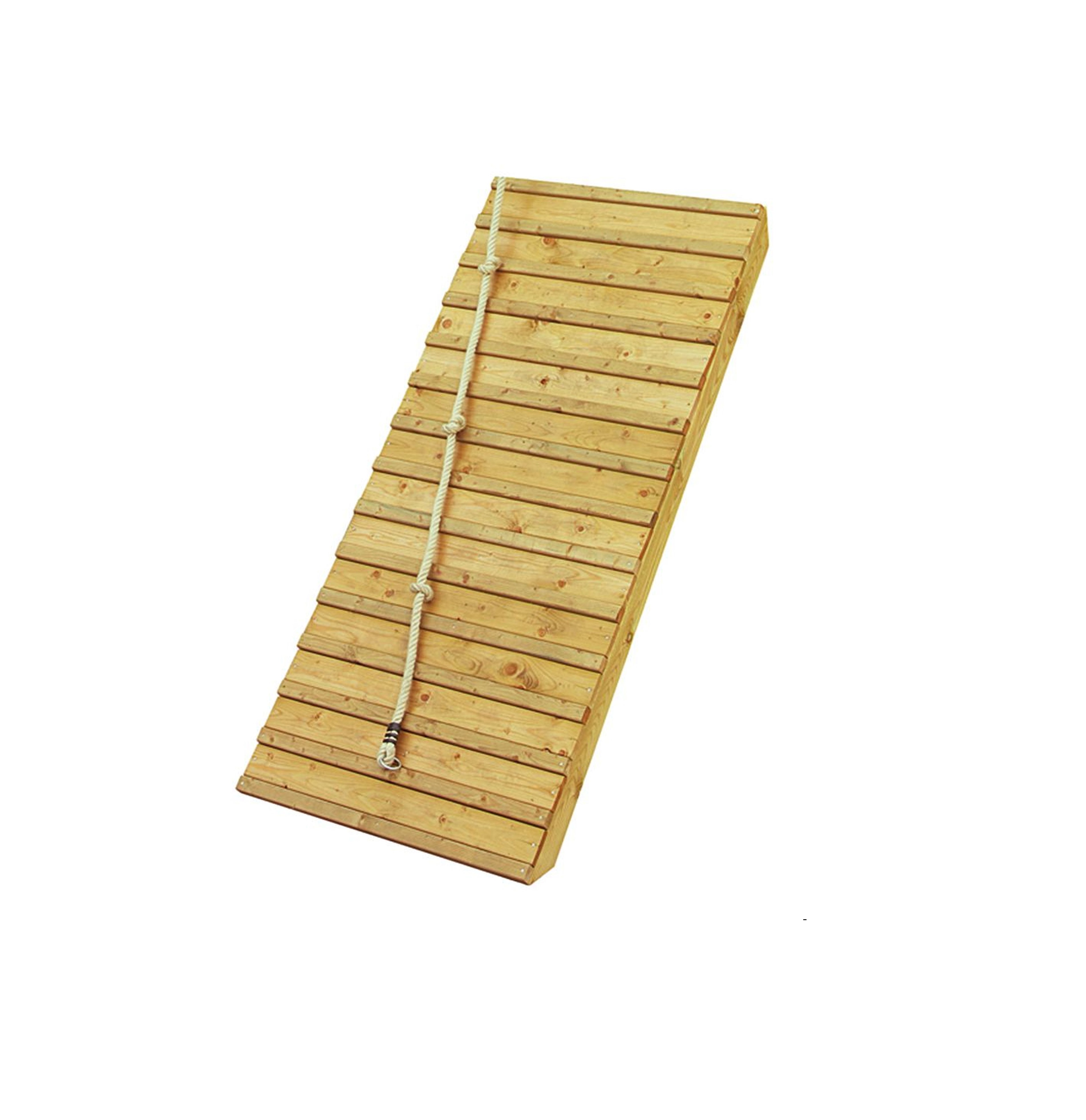 Holzrampe mit Klettertau