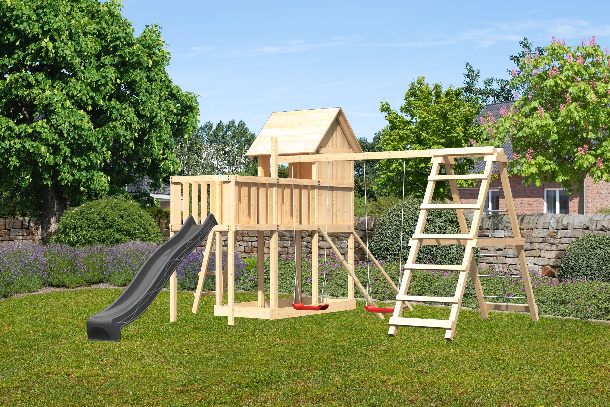 Karibu Spielgerät aus Holz mit Wellenrutsche, im Garten aufgebaut